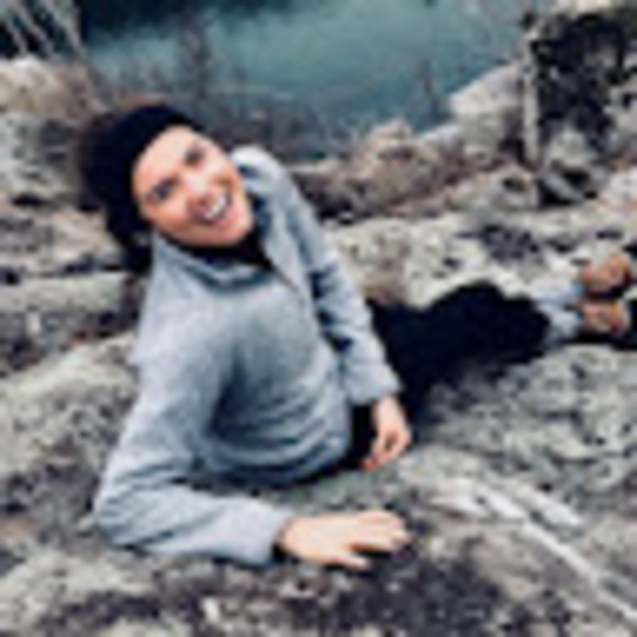 Meet your Posher, Madison - Picture 1 of 1